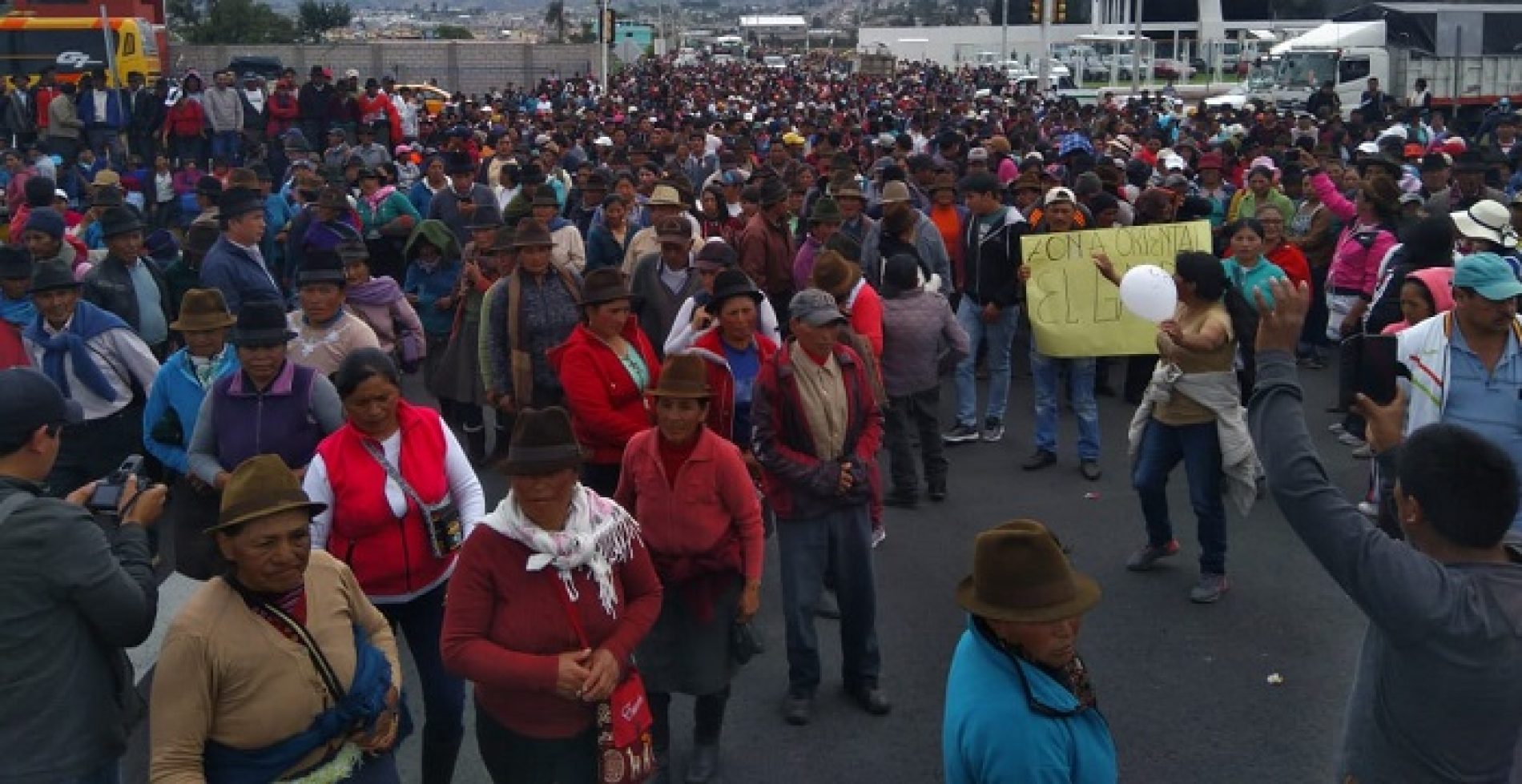 CAMPESINOS Y AGRICULTORES SE TOMARON LA PLAZA EL SALTO PARA EXIGIR RESPUESTAS AL GOBIERNO
