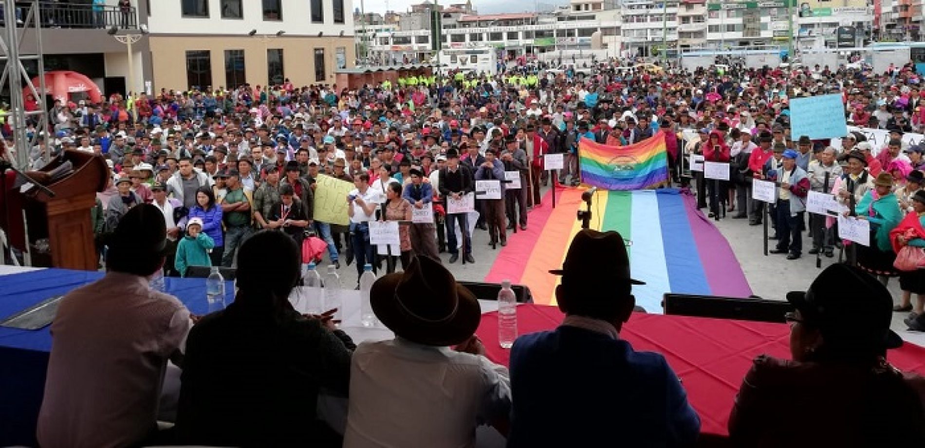 CAMPESINOS Y AGRICULTORES SE TOMARON LA PLAZA EL SALTO PARA EXIGIR RESPUESTAS AL GOBIERNO
