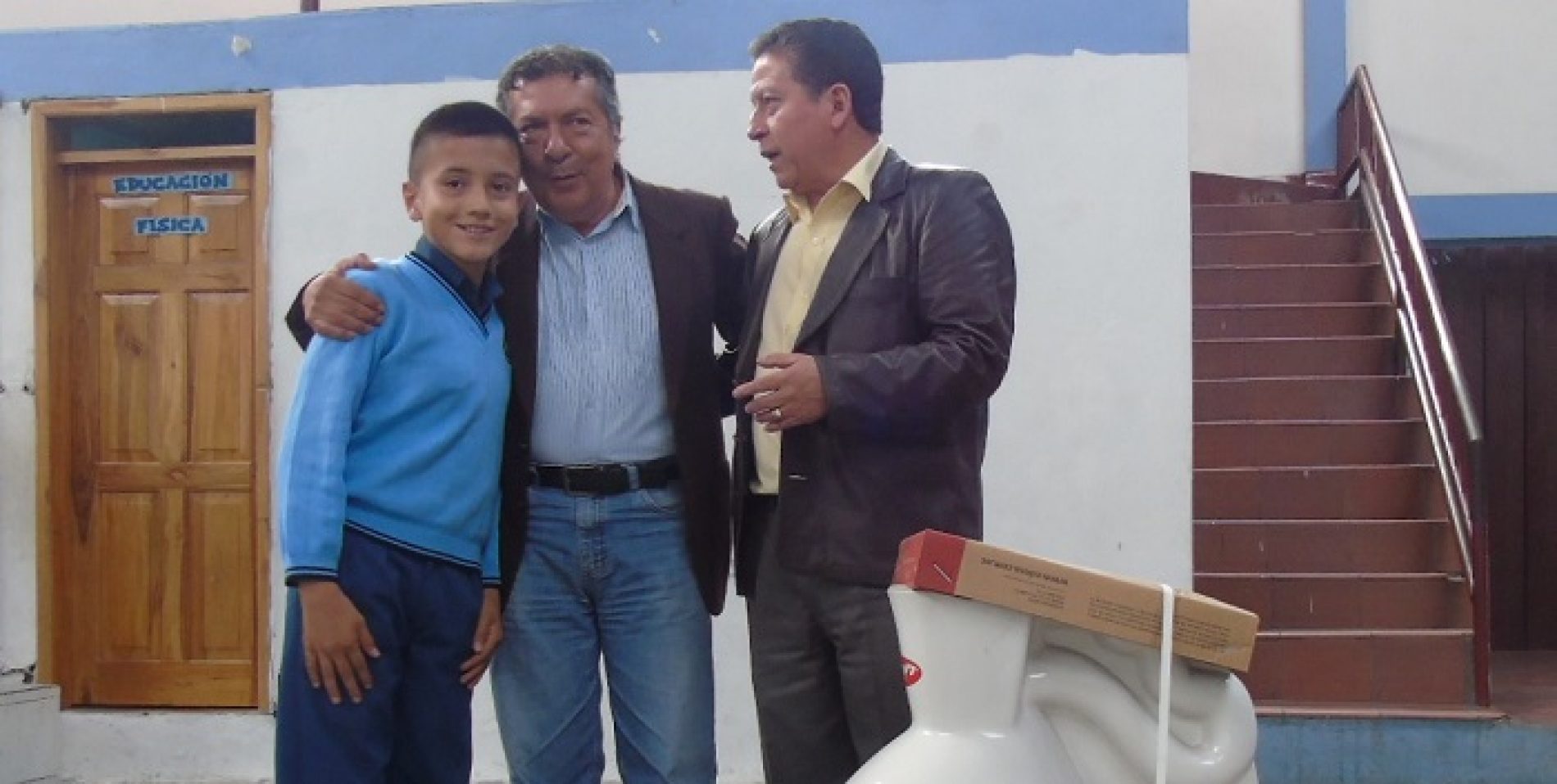 DISTRITO LATACUNGA ENTREGÓ OBRAS DE INFRAESTRUCTURA  A VARIAS UNIDADES EDUCATIVAS