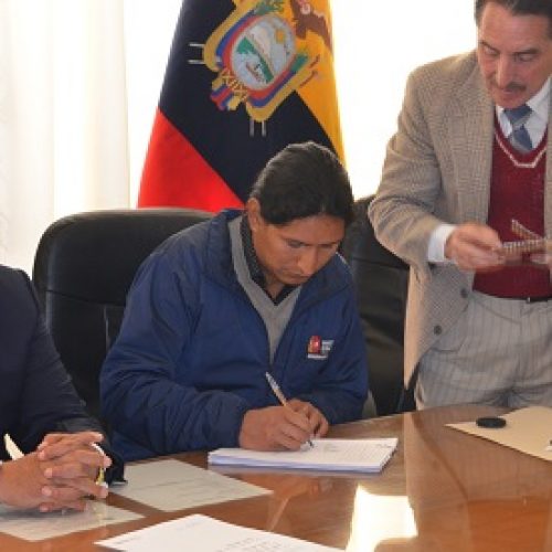 FIRMA DE LA ESCRITURA  DE DONACIÓN A FAVOR DEL MINISTERIO DE SALUD PÚBLICA COORDINACIÓN ZONAL 3 DIRECCIÓN DISTRITAL 05D01 (ANTIGUO CENTRO DE SALUD DE LATACUNGA) Y DEL CENTRO DE SALUD TIPO A TOACASO.(VIDEO)
