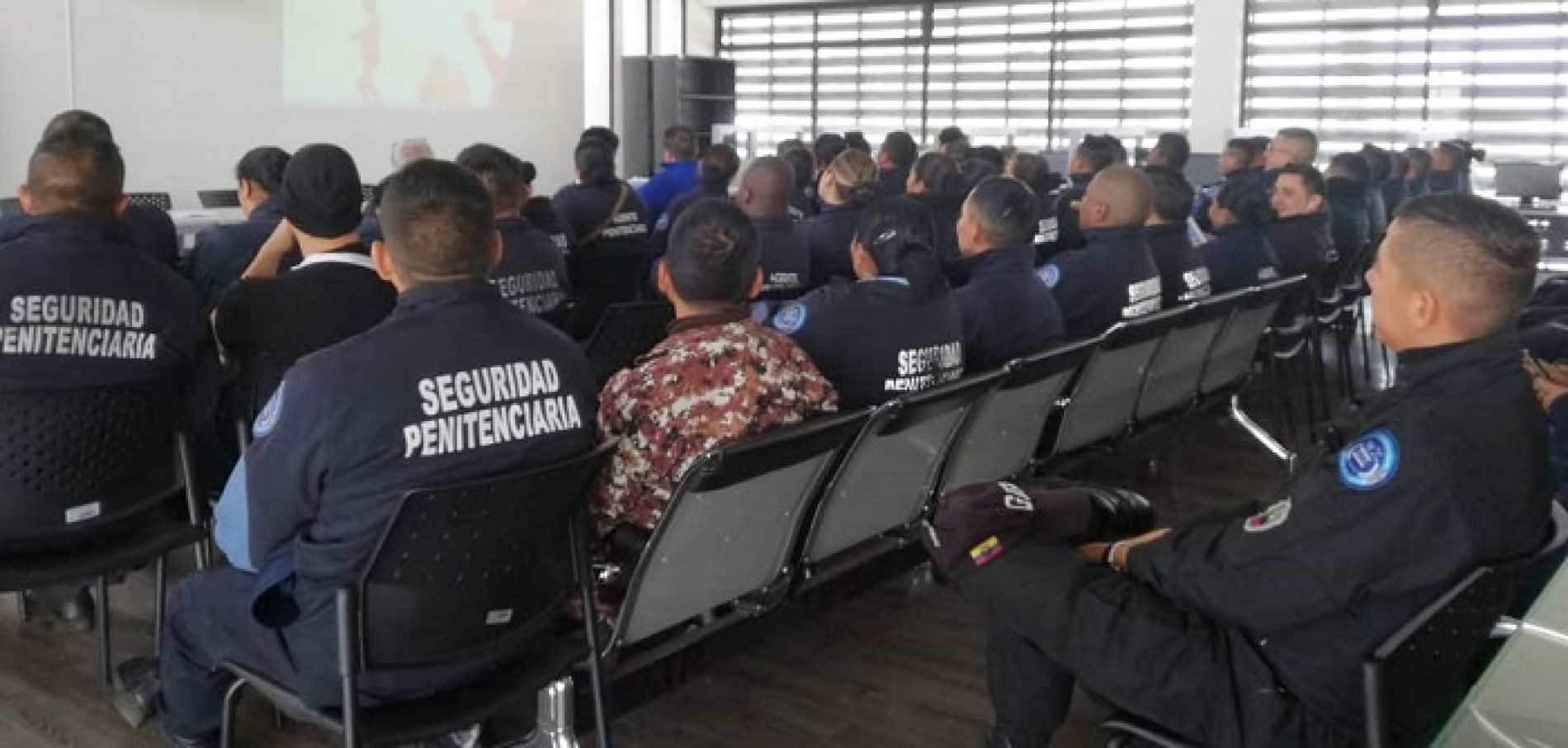 ESTUDIANTES DE LA CARRERA TÉCNICA EN SEGURIDAD PENITENCIARIA SE CAPACITAN EN DERECHOS HUMANOS EN LATACUNGA