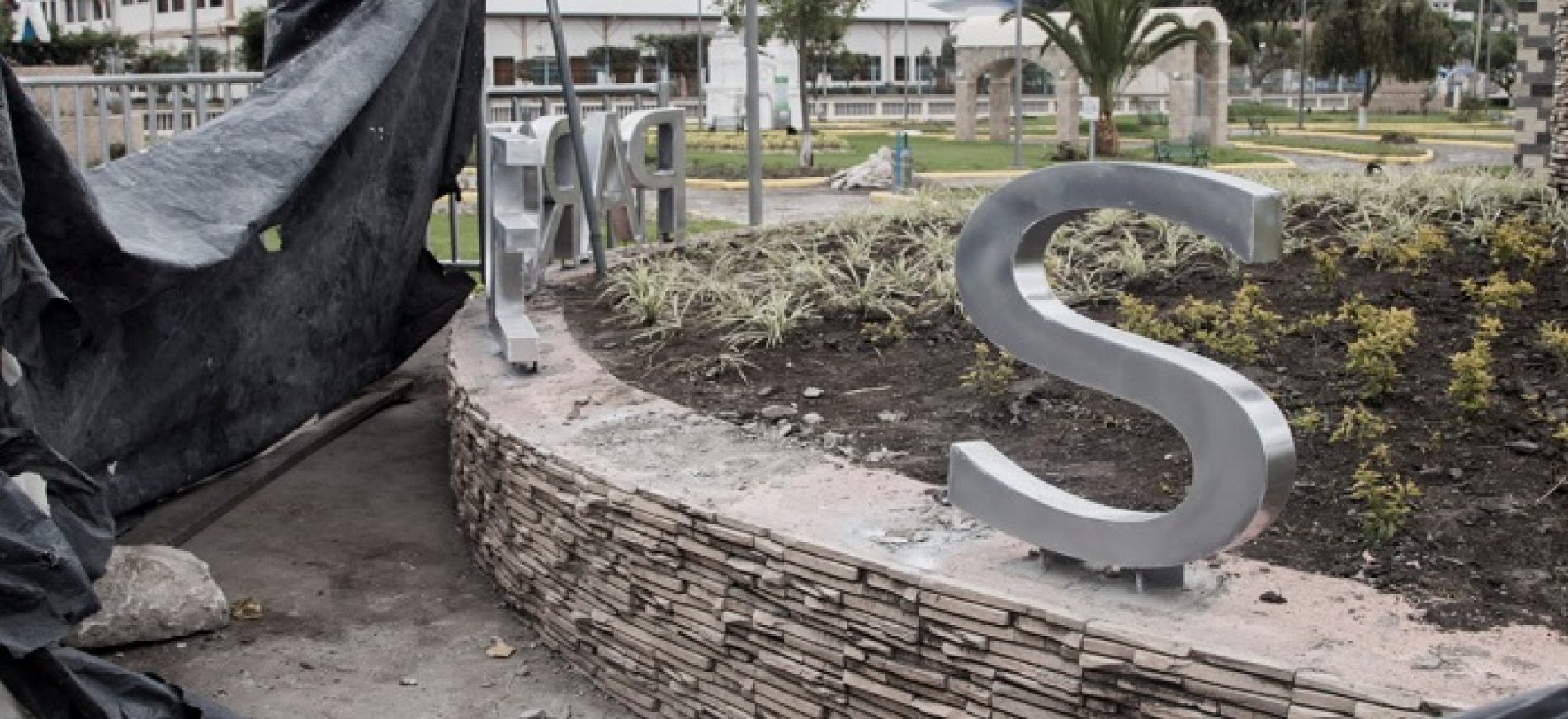 ACTO VANDÁLICO EN CONTRA DEL PARQUE LAS REPLICAS DE LATACUNGA DENUNCIÓ ALCALDE (VIDEO)