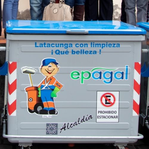 EPAGAL ENTREGÓ 15 CONTENEDORES DE DESECHOS SÓLIDOS EN EL MERCADO MAYORISTA DE LATACUNGA