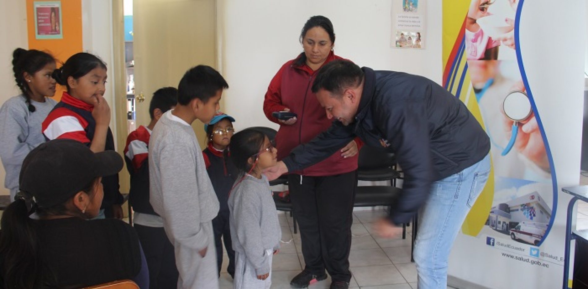 LENTES GRATUITOS FUERON ENTREGADOS POR MINISTERIO DE SALUD EN LATACUNGA