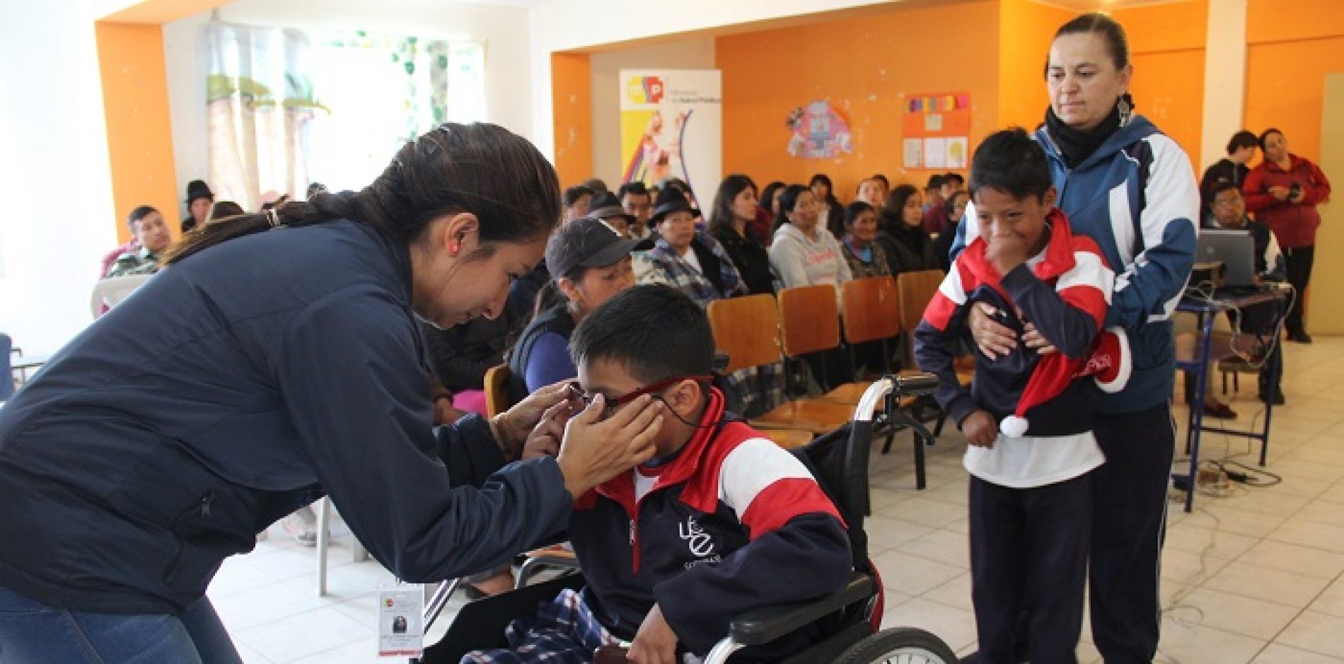 LENTES GRATUITOS FUERON ENTREGADOS POR MINISTERIO DE SALUD EN LATACUNGA