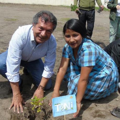 ESTUDIANTES DE LA ZONA 3  SE COMPROMETEN CON LA DEFENSA DEL AMBIENTE