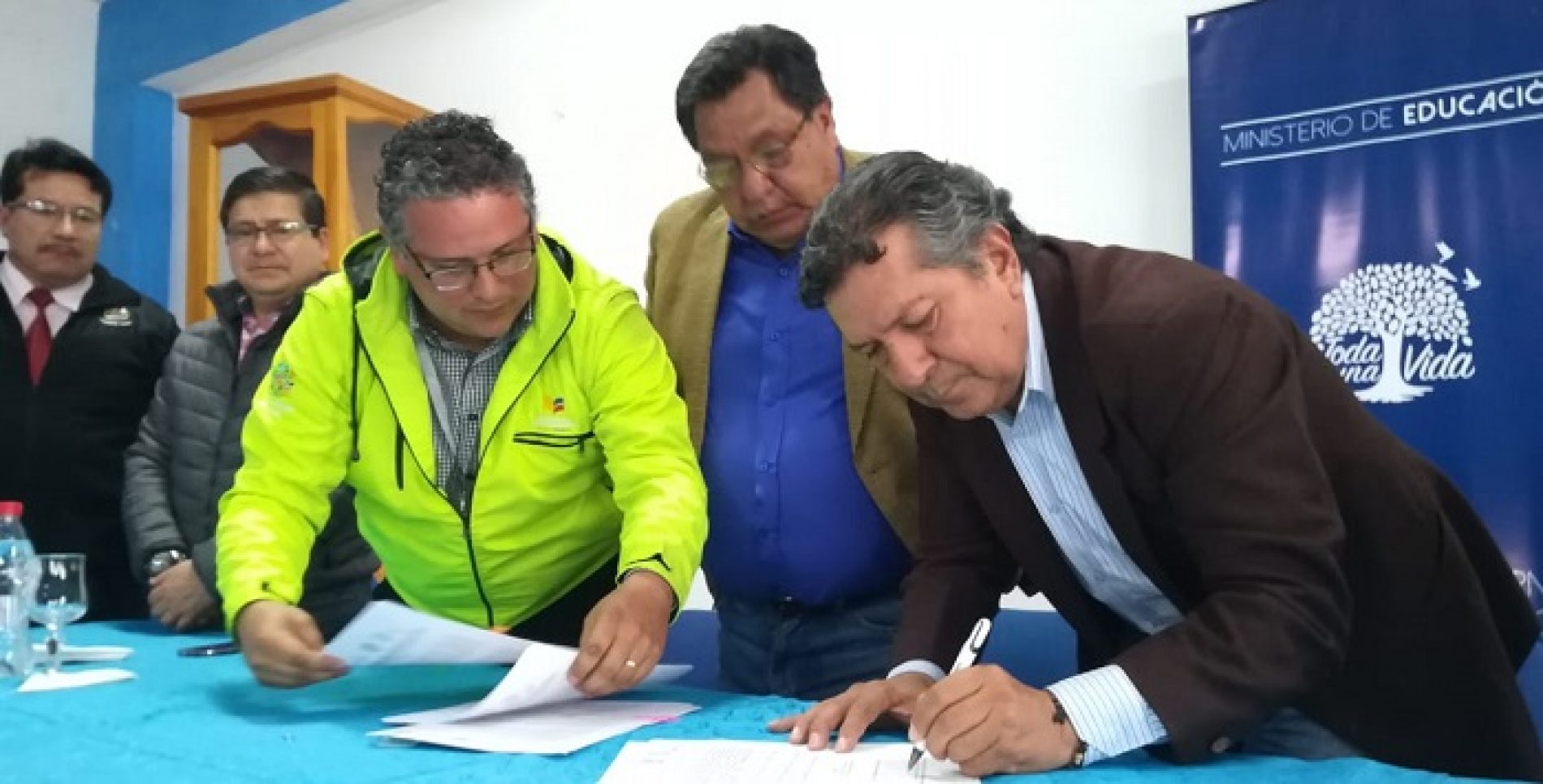 DISTRITO LATACUNGA ENTREGÓ OBRAS DE INFRAESTRUCTURA  A VARIAS UNIDADES EDUCATIVAS