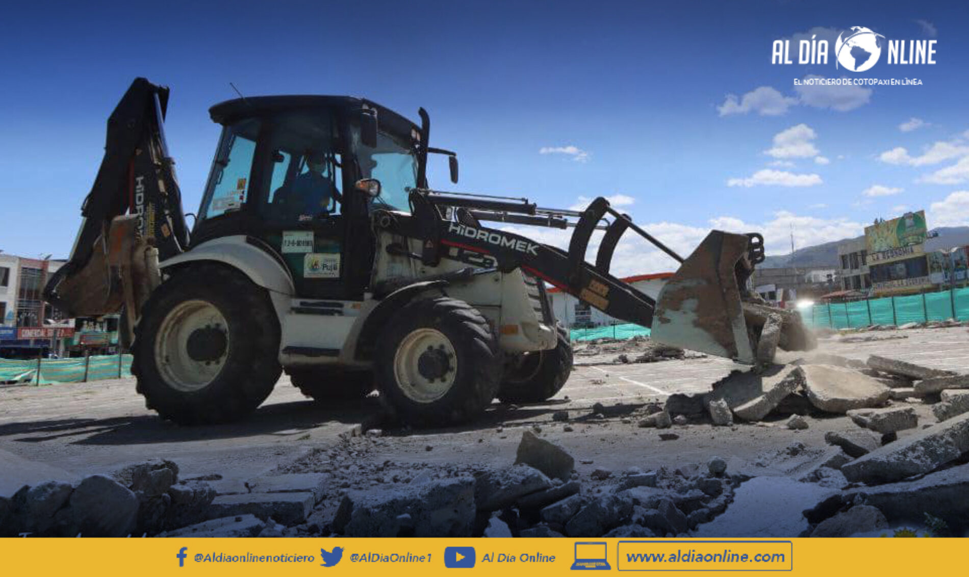 PLAZA CULTURAL Y CÍVICA “SUCRE” EN PUJILÍ INICIA PRIMERA FASE PARA SU ADECENTAMIENTO