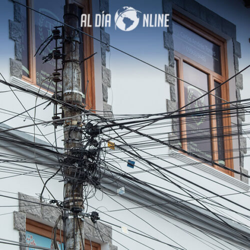 MUNICIPIO DE LATACUNGA SOCIALIZARÁ ORDENANZA CON PROVEEDORES DE INTERNET Y TV PARA RETIRAR CABLES DE LAS CALLES