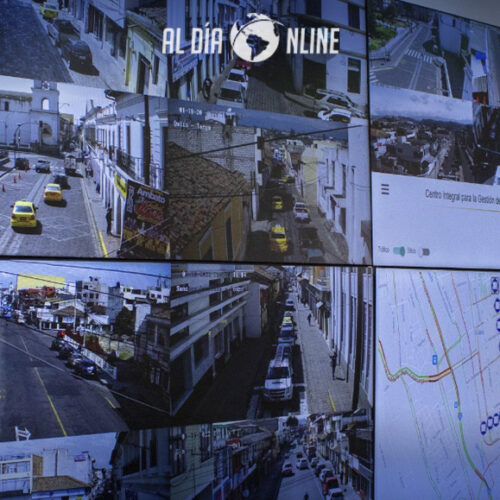 SEMÁFOROS INSTALADOS EN LATACUNGA CUENTAN CON UN SISTEMA INTELIGENTE QUE CONTROLARÁ LA SALA DE MONITOREO MUNICIPAL