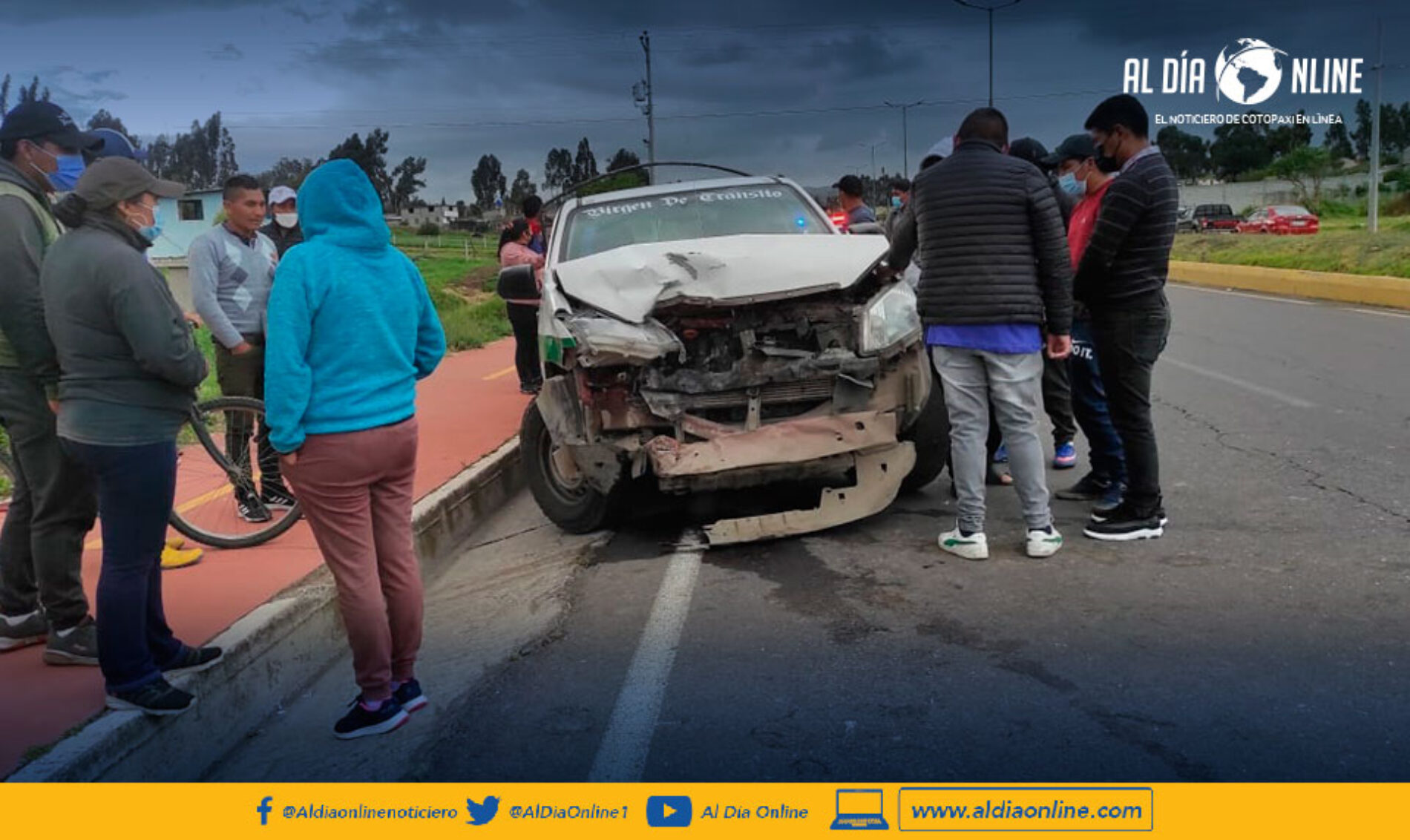 TRIPLE CHOQUE EN LA VIA SAQUISILÍ E35 DEJA DAÑOS MATERIALES Y PERSONAS CON POLITRAUMATISMOS.