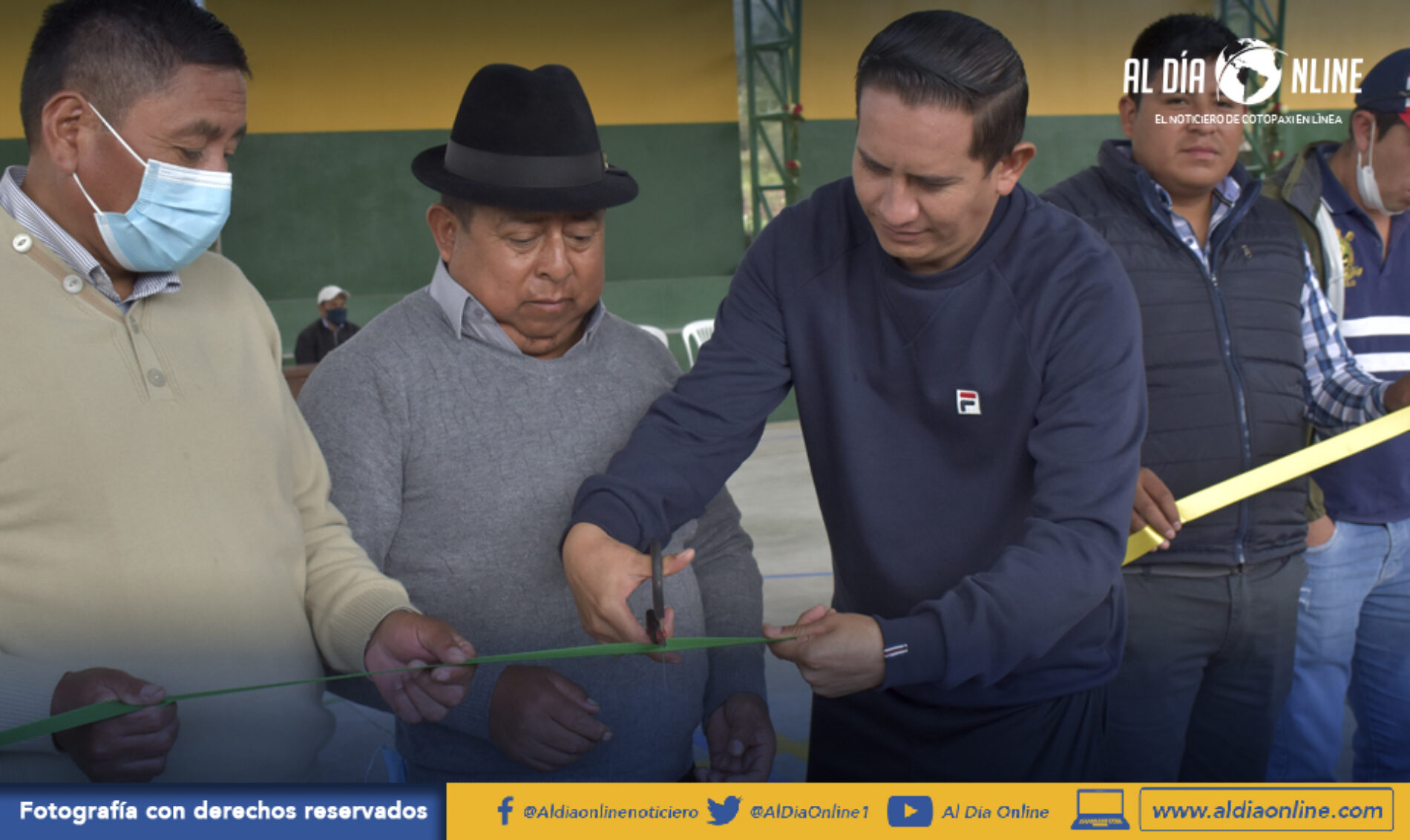 BARRIO EL TEJAR DE SAQUISILÍ RECIBE CUBIERTA DE ESCENARIO DEPORTIVO DE MANOS DE LA MUNICIPALIDAD (VIDEO)