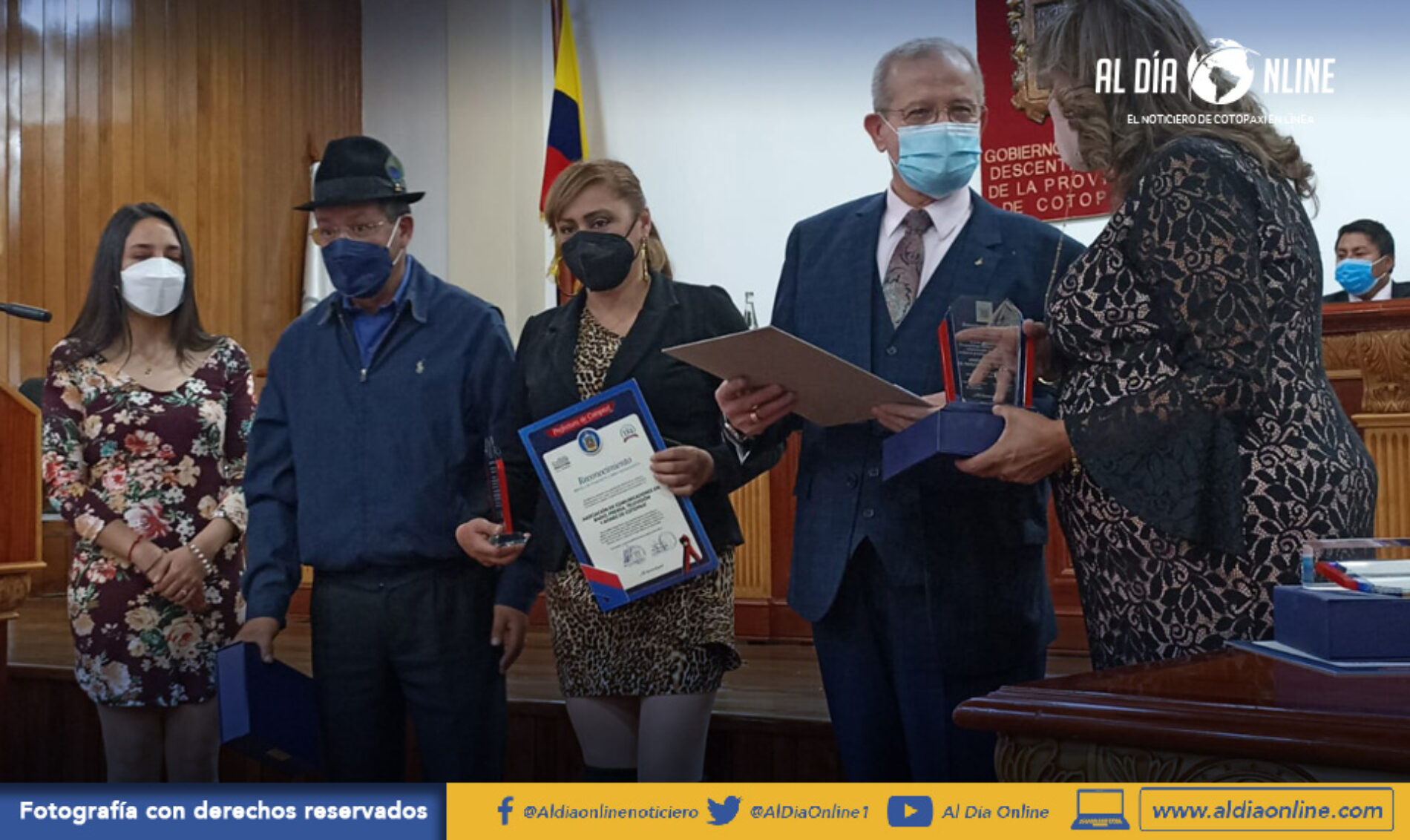 PREFECTURA RECONOCIÓ A PERSONALIDADES, INSTITUCIONES, FUNCIONARIOS Y TRABAJADORES POR LOS 171 AÑOS (VIDEO)