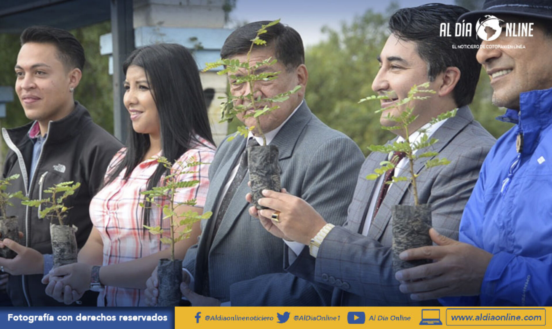 SIEMBRA DE ÁRBOLES POR EL DÍA DEL AGUA REALIZÓ LA UNIVERSIDAD TÉCNICA DE COTOPAXI. (VIDEO)
