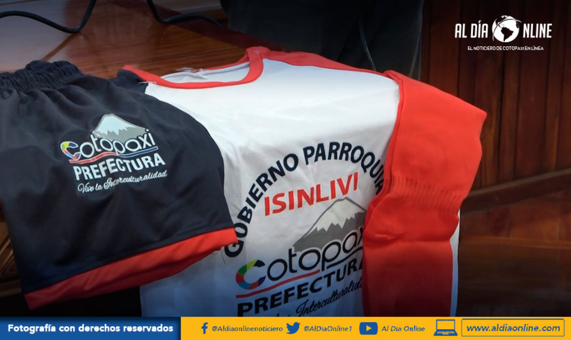 LIGA DEPORTIVA CANTONAL DE SIGCHOS  RECIBIÓ UNIFORMES PARA ESCUELA DE FÚTBOL