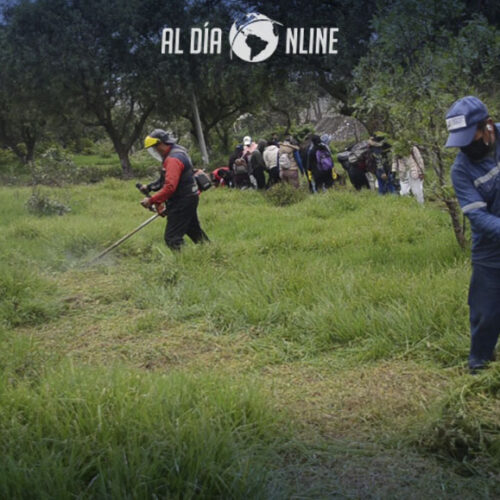 ESTUDIANTES DE UTC REALIZAN TRABAJOS ORNAMENTALES EN LAS LADERAS DEL RÍO CUTUCHI EN LATACUNGA. (VIDEO)