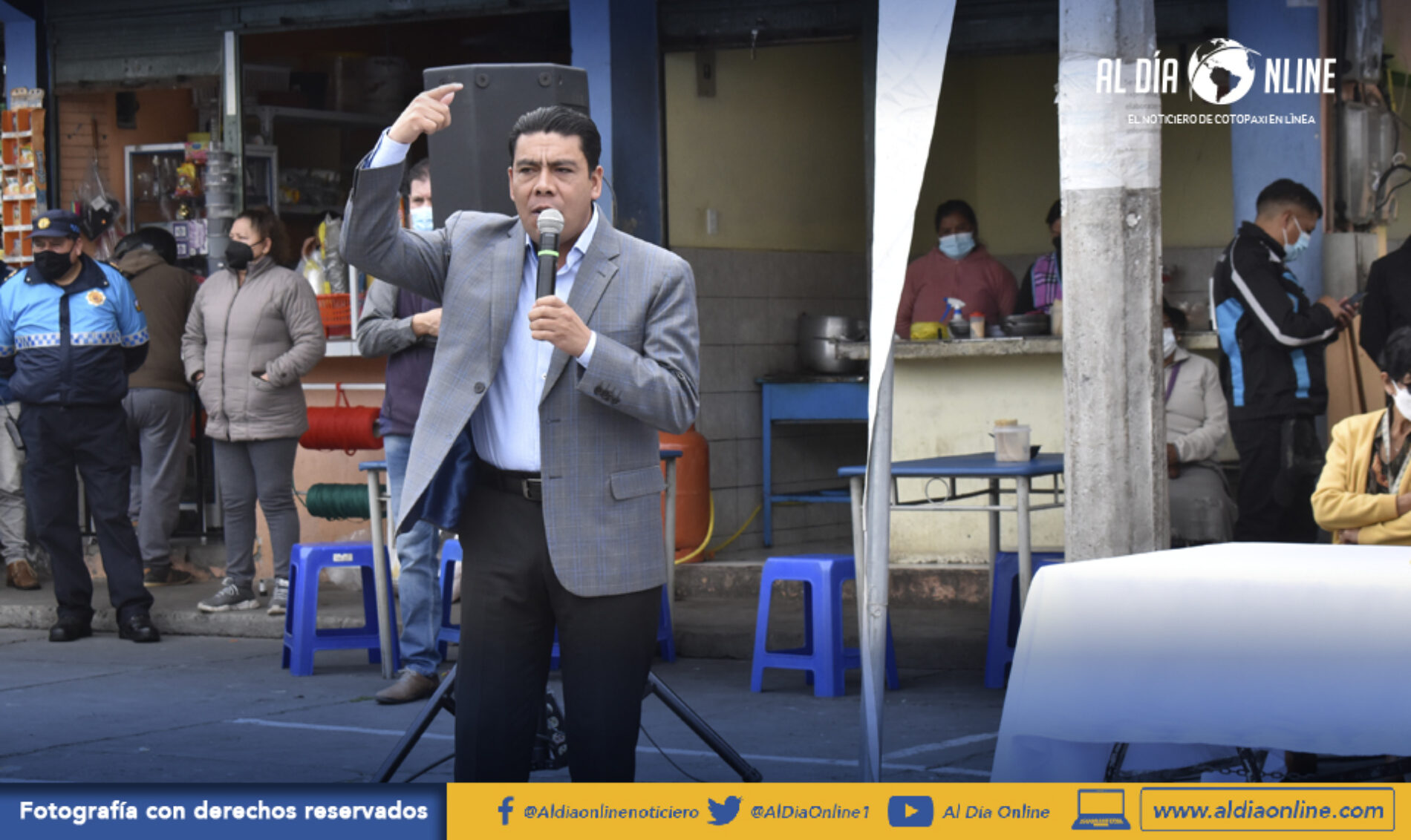 PRIMERA PIEDRA DE LA OBRA DE PLAZA CÍVICA – CULTURAL FUE COLOCADA EN PUJILÍ Y 8 MESES DEMORARÁ LA CONSTRUCCIÓN (VIDEO)