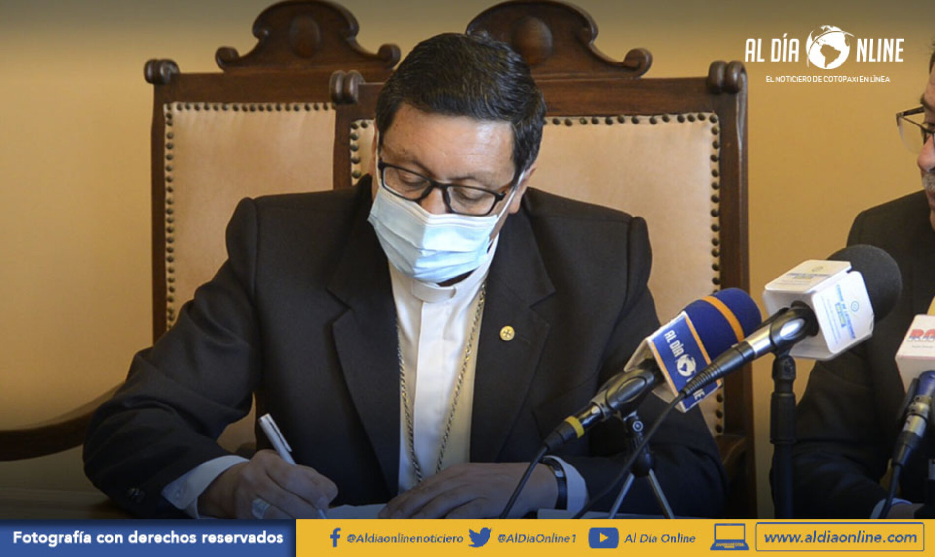 DIÓCESIS DE LATACUNGA Y NOVACERO FIRMAN CONVENIO PARA RECONSTRUCCIÓN DE VIVIENDAS. (VIDEO)