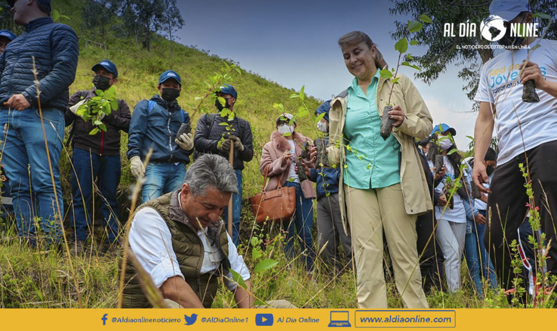 MUNICIPALIDAD DE LATACUNGA TRABAJA EN EL CUIDADO Y REFORESTACIÓN EN PARQUES Y JARDINES DE LA CIUDAD. (VIDEO)