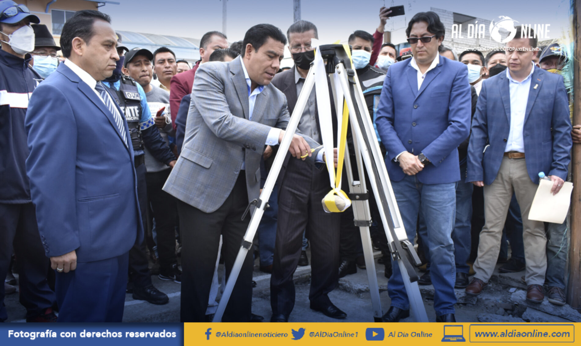 PRIMERA PIEDRA DE LA OBRA DE PLAZA CÍVICA – CULTURAL FUE COLOCADA EN PUJILÍ Y 8 MESES DEMORARÁ LA CONSTRUCCIÓN (VIDEO)