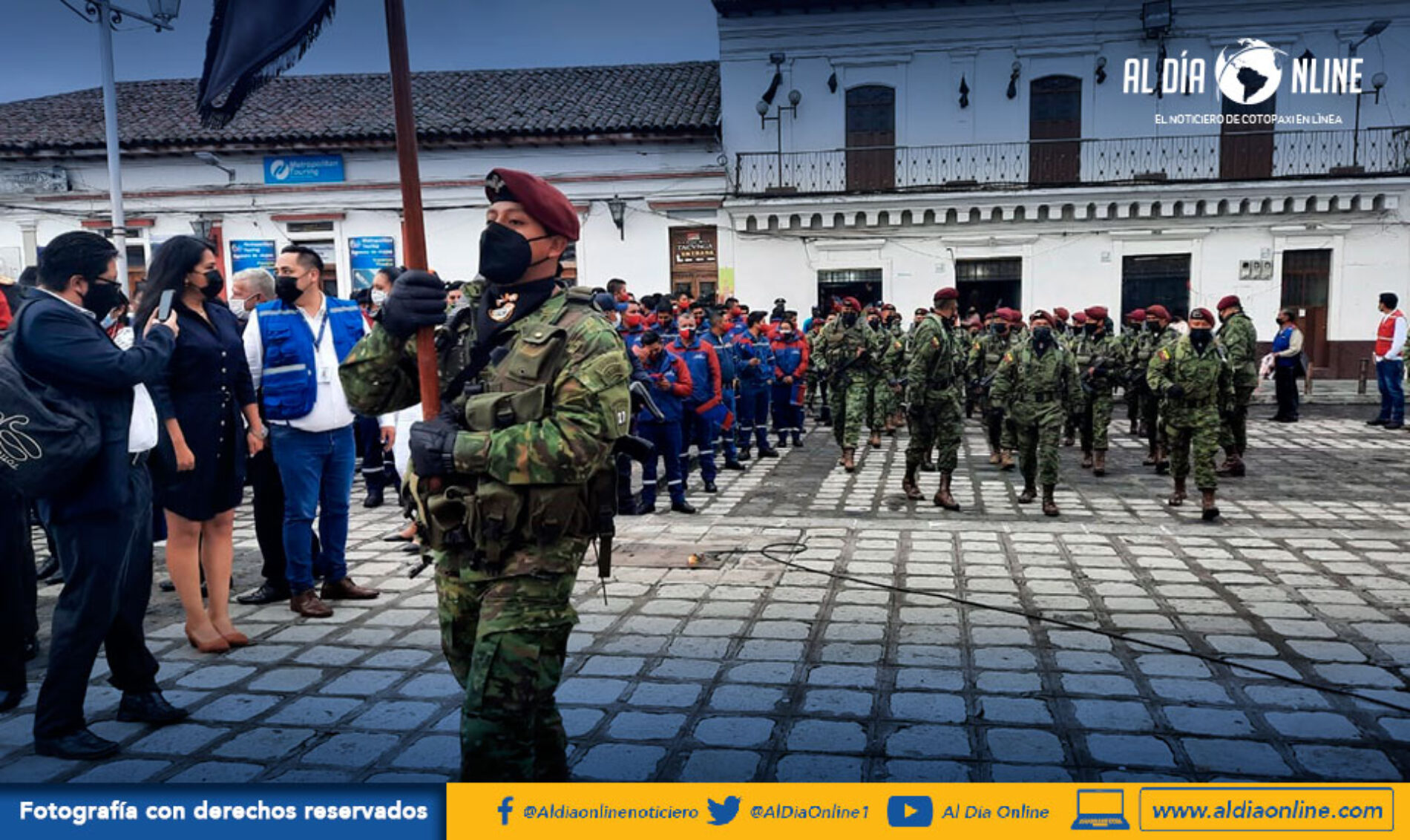 IZADA DE LA BANDERA DE COTOPAXI PRIMER ACTO DESARROLLADO ESTE DÍA DE PROVINCIALIZACÓN DE COTOPAXI
