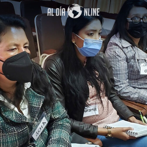 DOCENTES Y DECE DE LATACUNGA SE CAPACITAN EN METODOLOGÍAS DE EMPRENDIMIENTO PARA GUIAR A LOS ESTUDIANTES