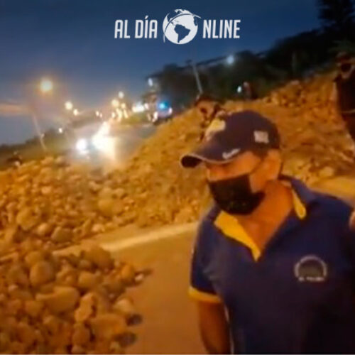 VARIAS VÍAS PRINCIPALES DE LAS PROVINCIAS BANANERAS DEL PAÍS AMANECIERON BLOQUEADAS.