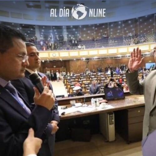 GUADALUPE LLORI FUE DESTITUIDA DE LA PRESIDENCIA DE LA ASAMBLEA NACIONAL Y ASUME EL CARGO SAQUICELA (VIDEO)