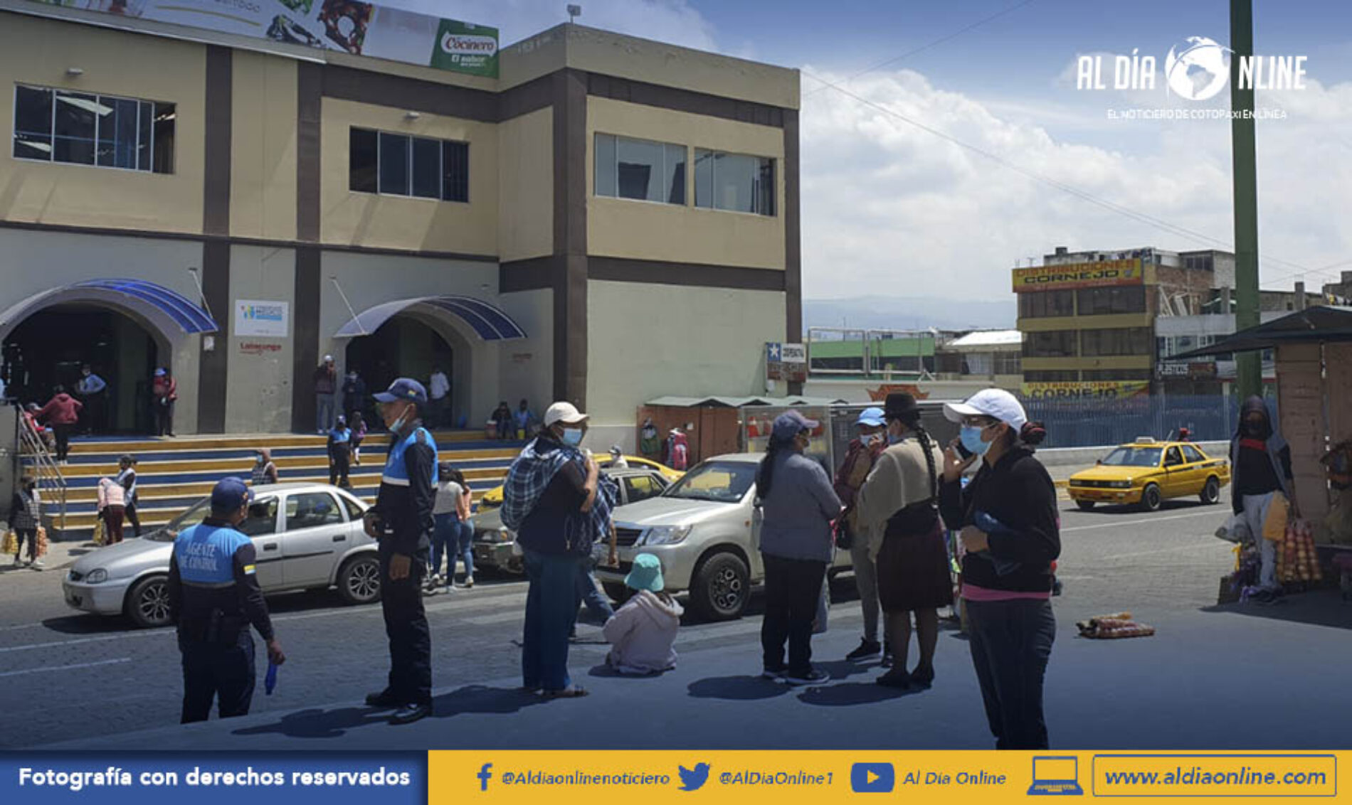 DISPUTA POR VENTAS COMERCIANTES INFORMALES AUMENTAN EN LATACUNGA. (VIDEO)