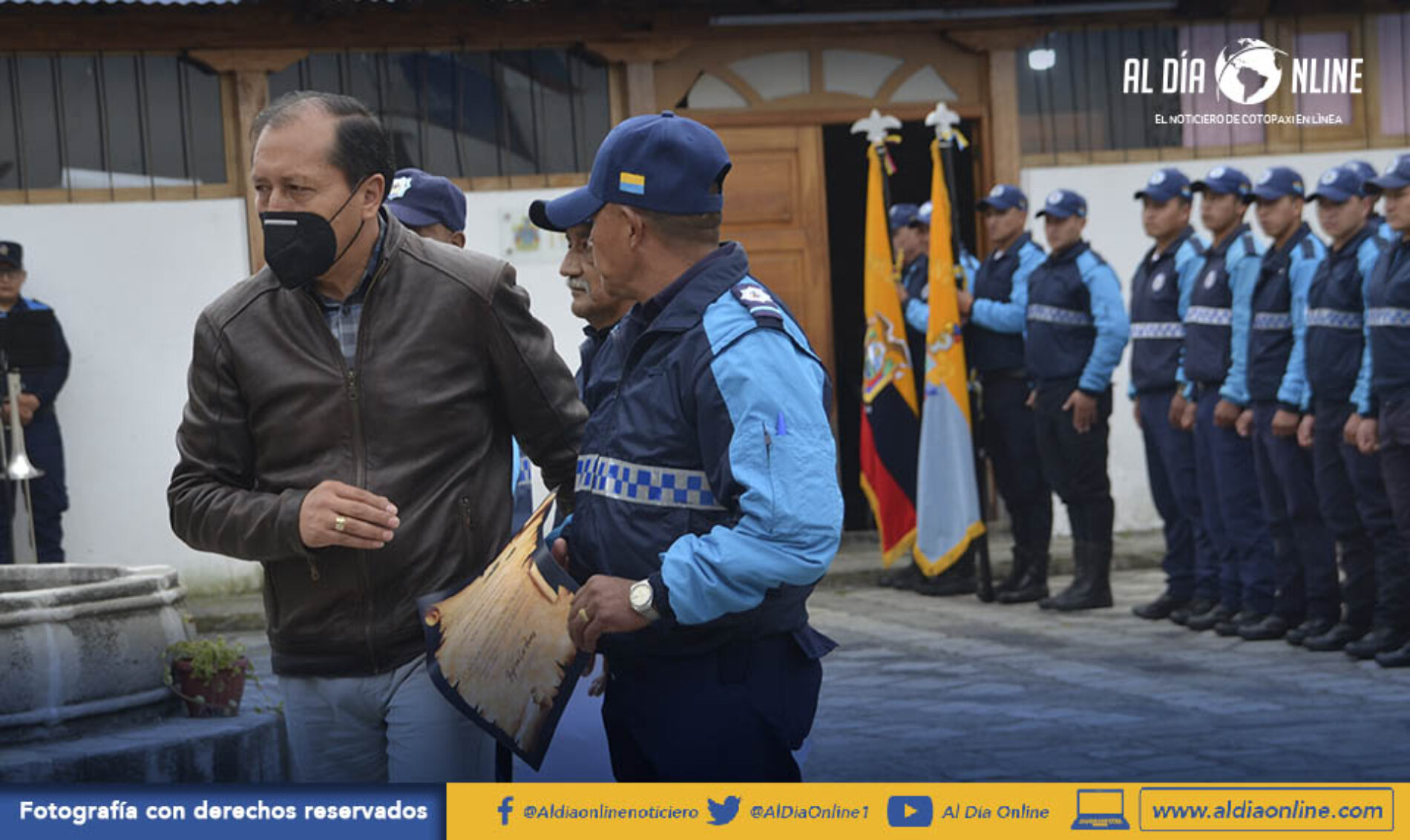 MUNICIPIO DE LATACUNGA RINDIÓ HOMENAJE A POLICÍAS MUNICIPALES QUE CUMPLIERON 15, 20, 25 Y 30 AÑOS DE SERVICIO. (VIDEO)