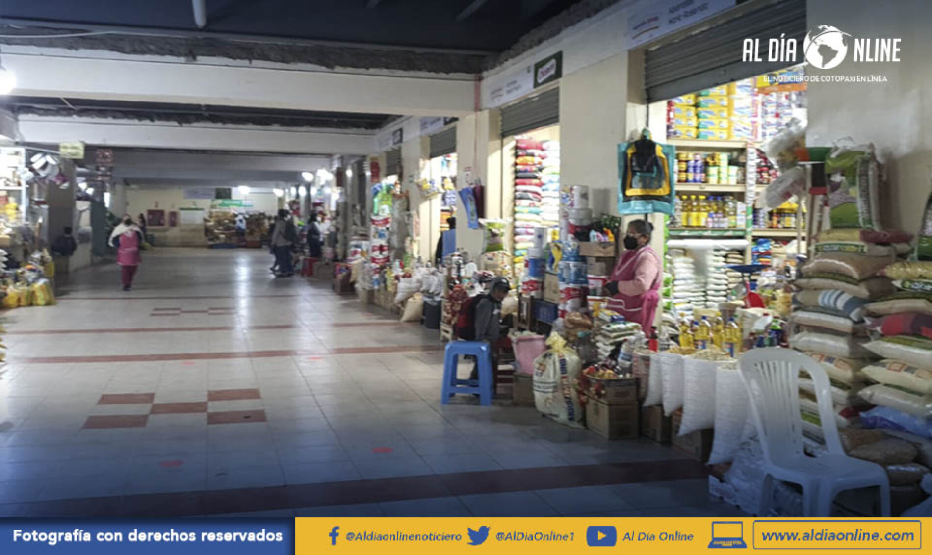COMERCIO EN EL MERCADO CERRADO DE LATACUNGA SE VE IMPEDIDO POR EL INFORMALISMO. (VIDEOS)