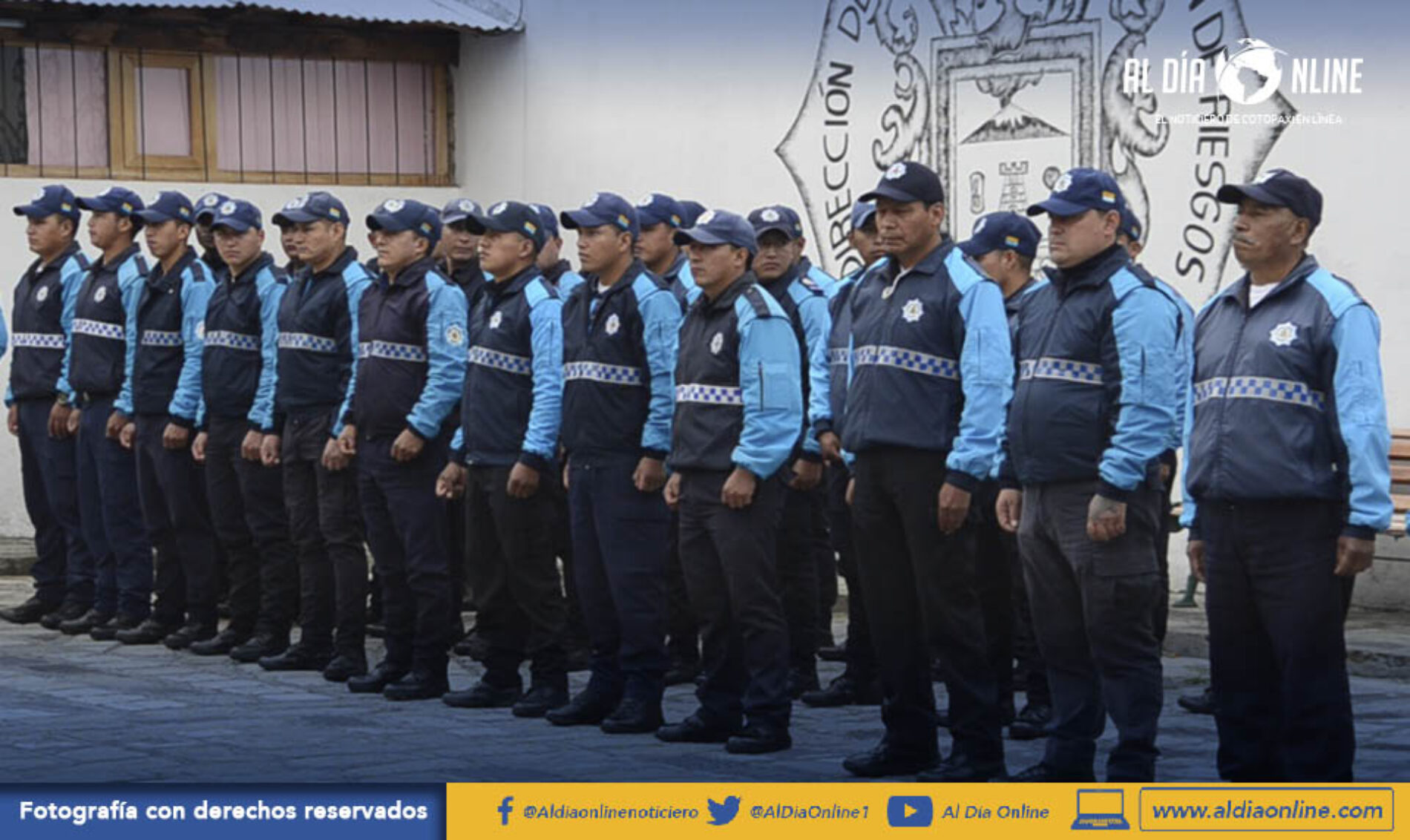 MUNICIPIO DE LATACUNGA RINDIÓ HOMENAJE A POLICÍAS MUNICIPALES QUE CUMPLIERON 15, 20, 25 Y 30 AÑOS DE SERVICIO. (VIDEO)