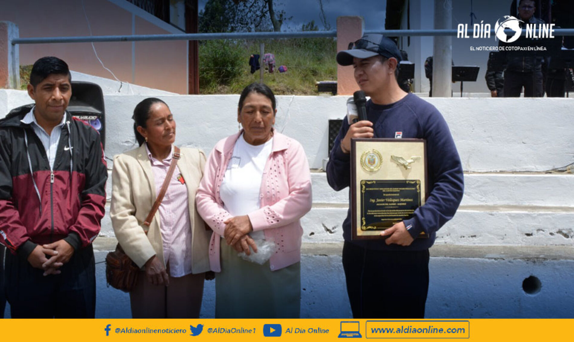 ALCALDE DE SAQUISILÍ ENTREGÓ SISTEMA DE ALARMAS COMUNITARIAS A LOS BARRIOS GUASIN PINLLOLOMA Y NUEVA VIDA.