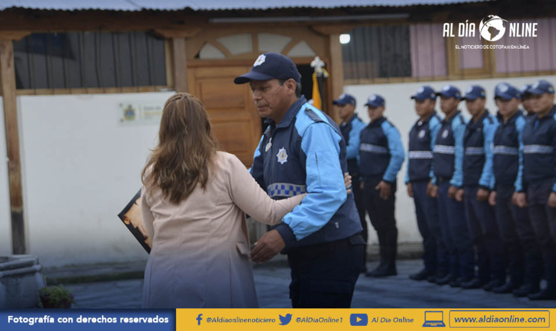 MUNICIPIO DE LATACUNGA RINDIÓ HOMENAJE A POLICÍAS MUNICIPALES QUE CUMPLIERON 15, 20, 25 Y 30 AÑOS DE SERVICIO. (VIDEO)