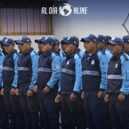 MUNICIPIO DE LATACUNGA RINDIÓ HOMENAJE A POLICÍAS MUNICIPALES QUE CUMPLIERON 15, 20, 25 Y 30 AÑOS DE SERVICIO. (VIDEO)