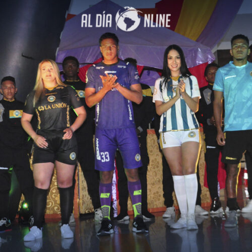LA UNIÓN HIZO PRESENTACIÓN DE PLANTILLA DE JUGADORES Y SALÍO A TULCÁN PARA LA COPA ECUADOR (VIDEO)
