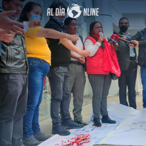DIRIGENTES DE LA UNE SE DESANGRAN PIDIENDO IGUALDAD SALARIAL