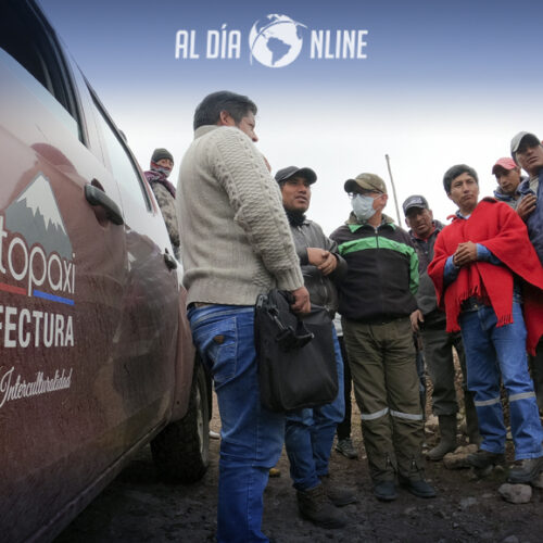 PREFECTURA DE COTOPAXI REALIZA TRABAJOS DE MEJORAMIENTO VIAL DE LA COMUNIDAD DE CUMBIJÍN (VIDEO)