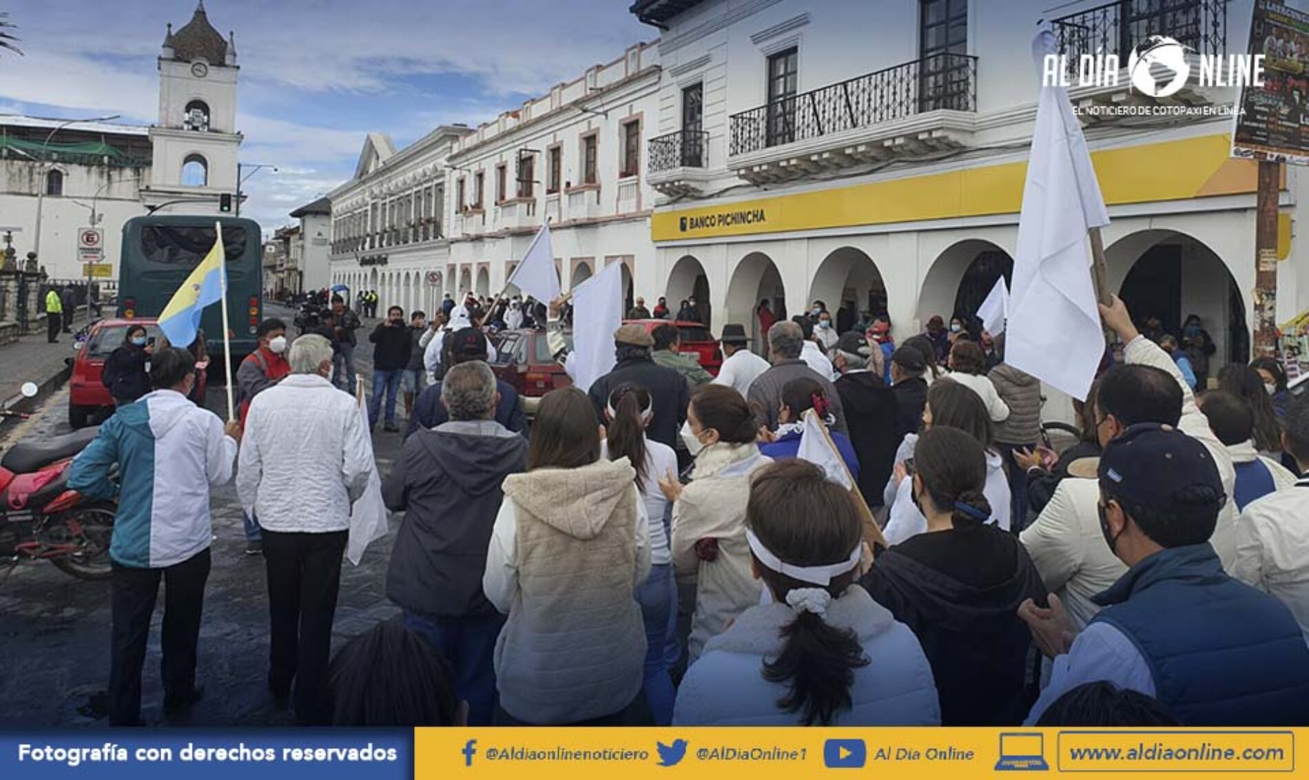 COMERCIANTES REALIZARON MARCHA POR LA PAZ EN LATACUNGA. (VIDEO)