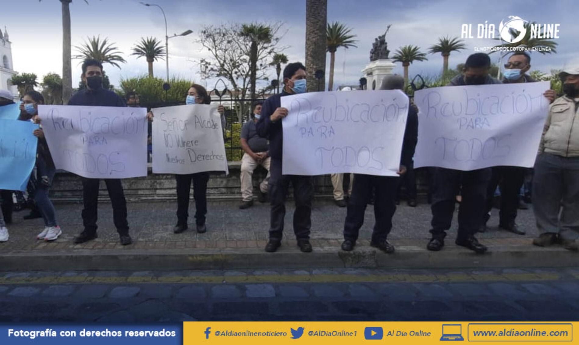 TRABAJADORES DEL GADM LATACUNGA REALIZARON PLANTÓN AL EXTERIOR DEL PALACIO MUNICIPAL. (VIDEO)