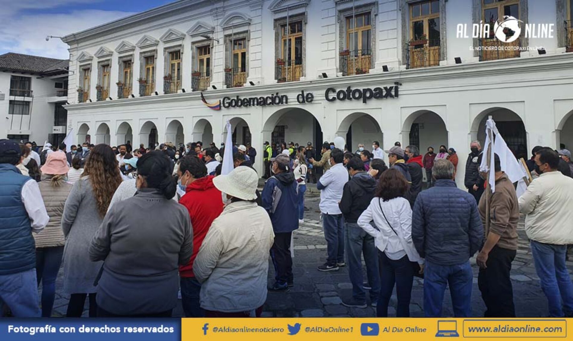 COMERCIANTES REALIZARON MARCHA POR LA PAZ EN LATACUNGA. (VIDEO)