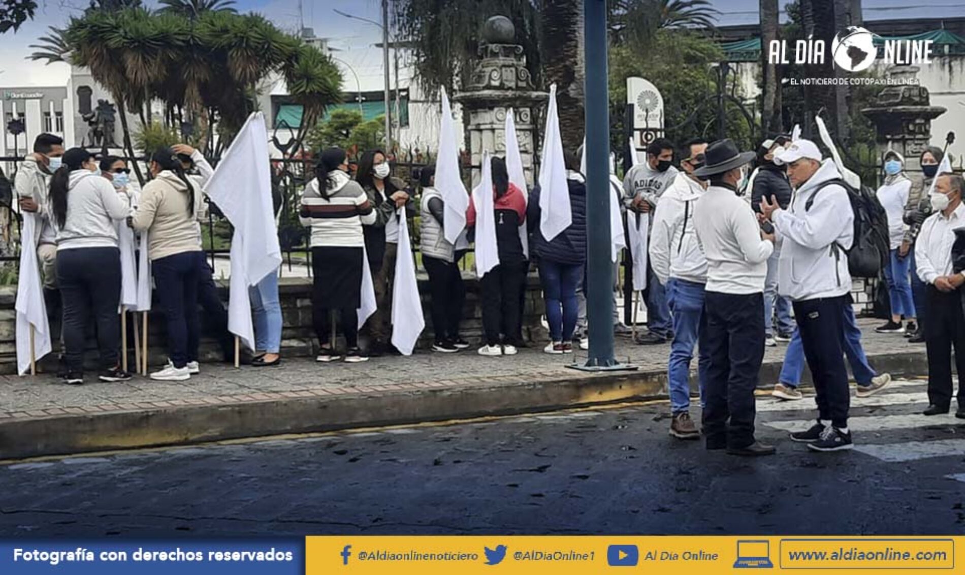 COMERCIANTES REALIZARON MARCHA POR LA PAZ EN LATACUNGA. (VIDEO)