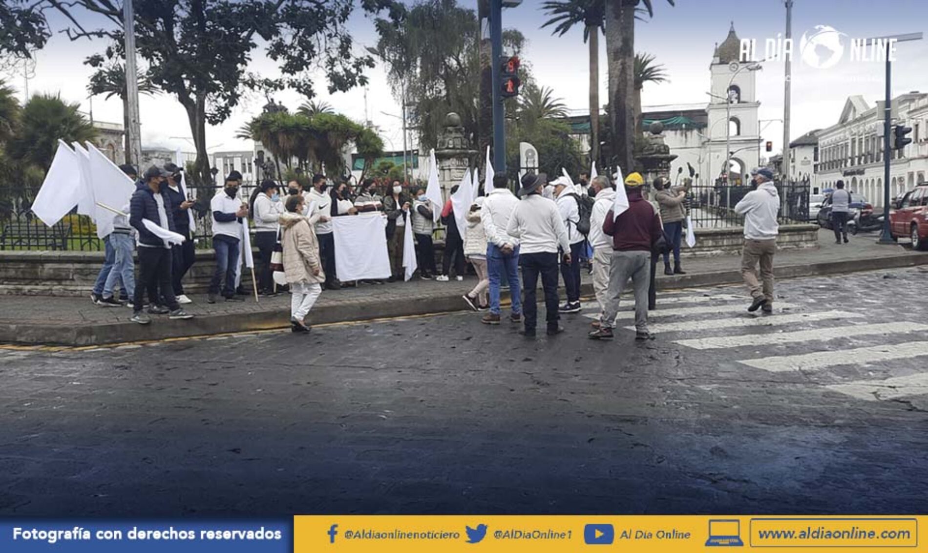 COMERCIANTES REALIZARON MARCHA POR LA PAZ EN LATACUNGA. (VIDEO)