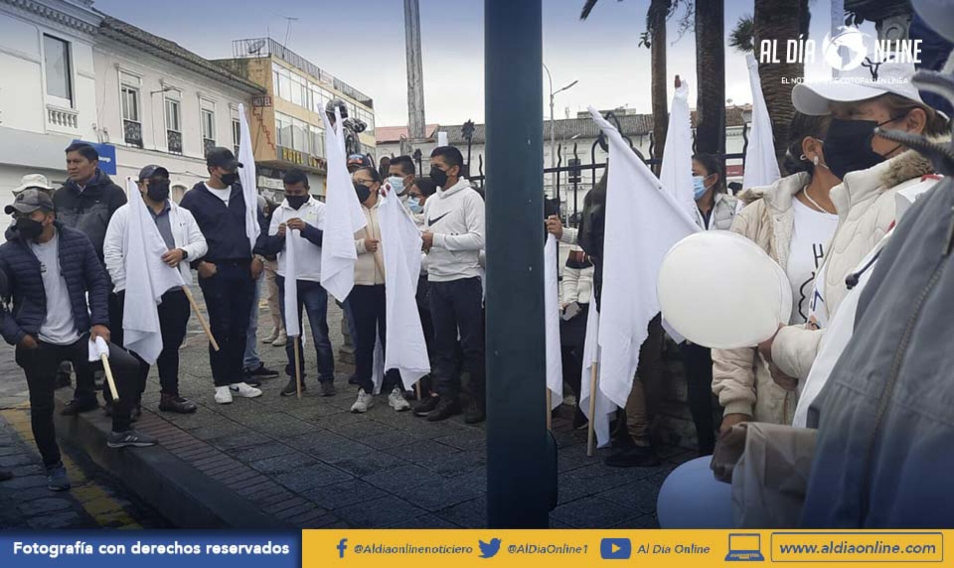 COMERCIANTES REALIZARON MARCHA POR LA PAZ EN LATACUNGA. (VIDEO)