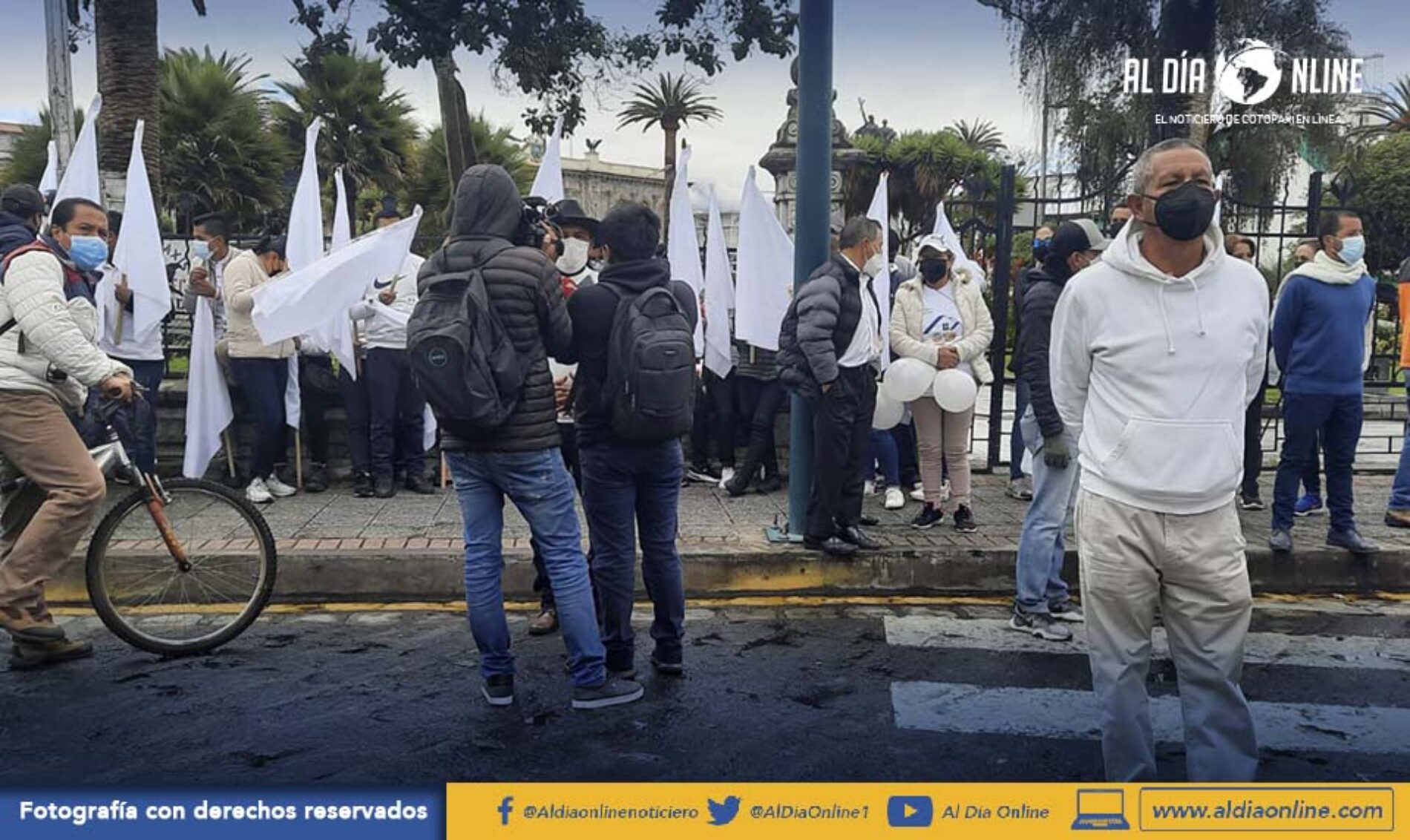 COMERCIANTES REALIZARON MARCHA POR LA PAZ EN LATACUNGA. (VIDEO)