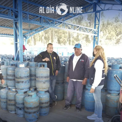 5 MIL CILINDROS DE GAS (COLOR AZUL)  SIGUEN EN PIFO SIN PODER SER TRANSPORTADOS A COTOPAXI