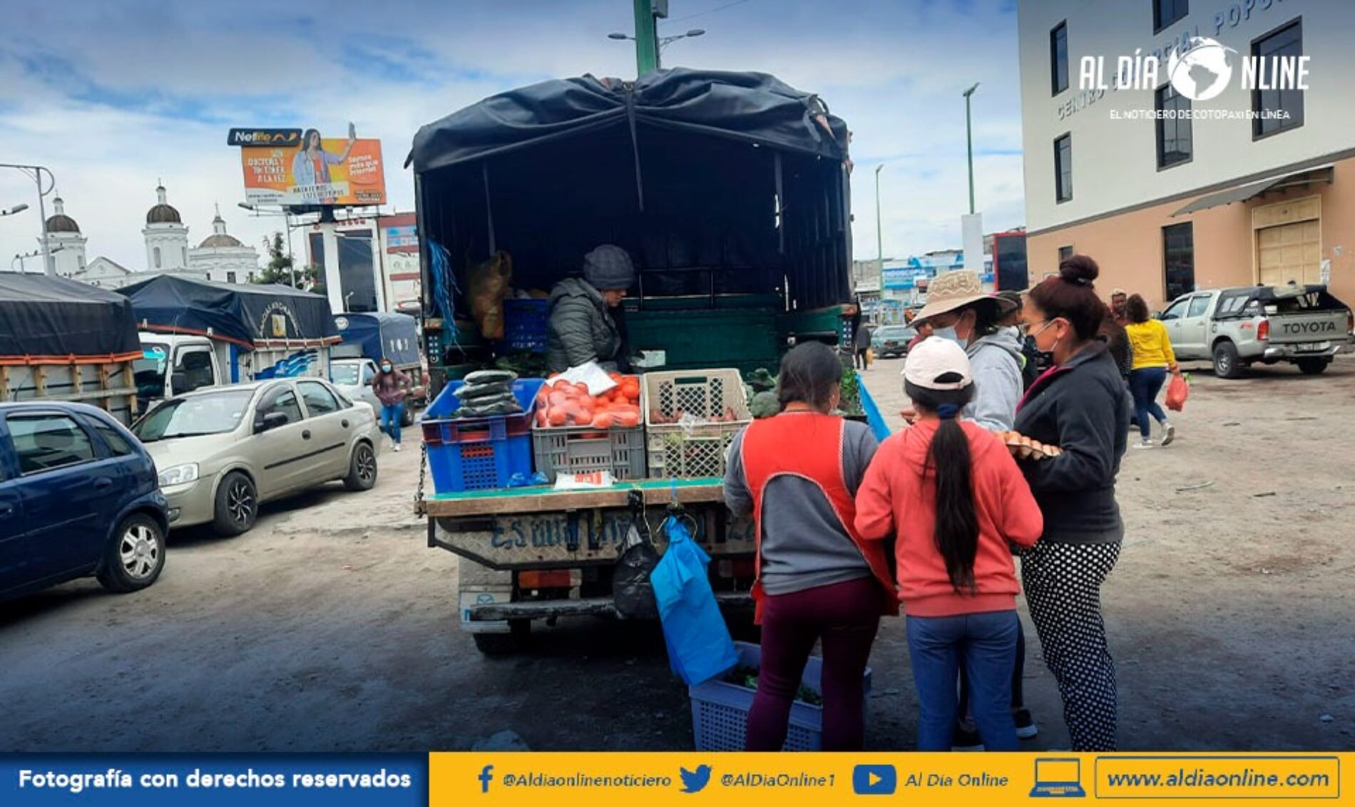 FERIA IMPROVISADA SE REALIZÓ EN LA AVENIDA AMAZONAS. (VIDEO)