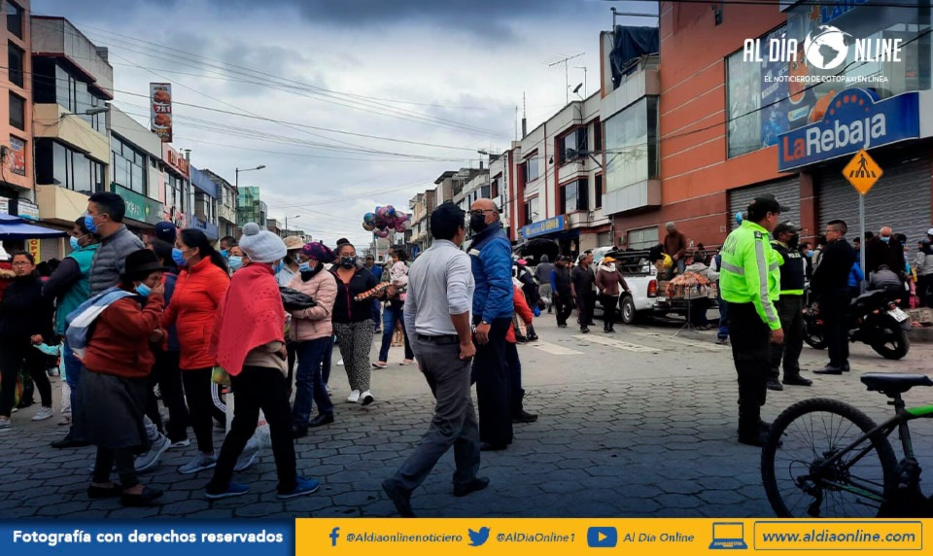 FERIA IMPROVISADA SE REALIZÓ EN LA AVENIDA AMAZONAS. (VIDEO)