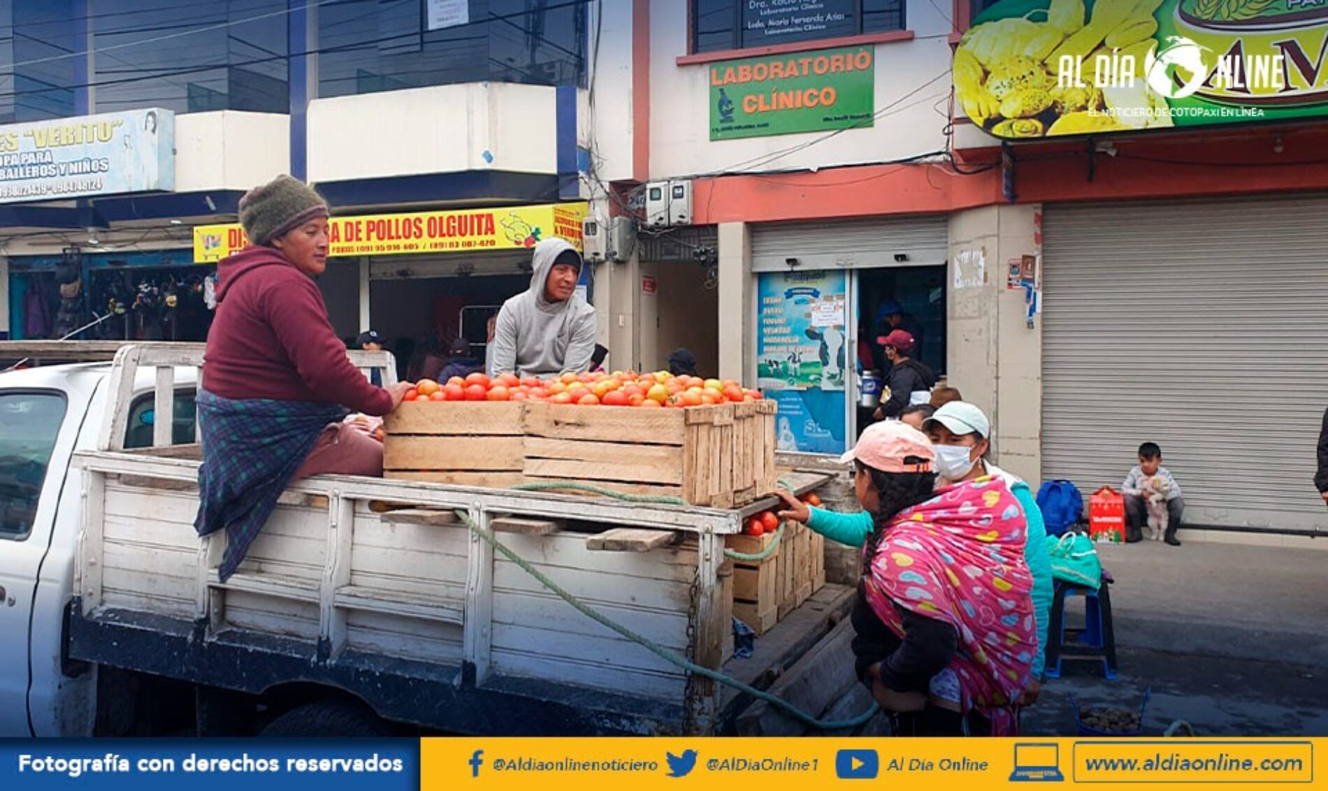 FERIA IMPROVISADA SE REALIZÓ EN LA AVENIDA AMAZONAS. (VIDEO)