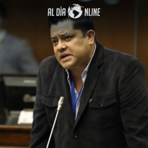 FAUSTO JARRÍN RENUNCIA A SU CURUL EN LA ASAMBLEA NACIONAL